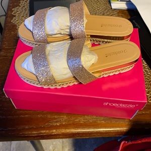 Super cute shoedazzle small platform sandals